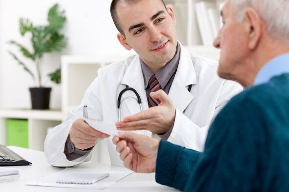 Going to the doctor because of pathological discharge in men