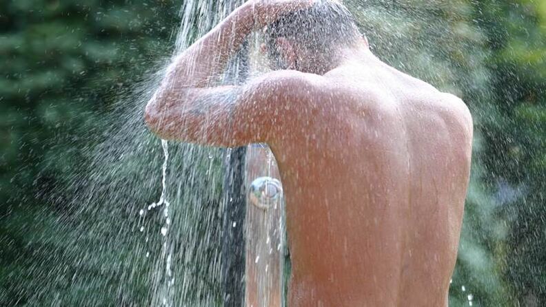 A contrast shower helps a man cheer up and increases strength